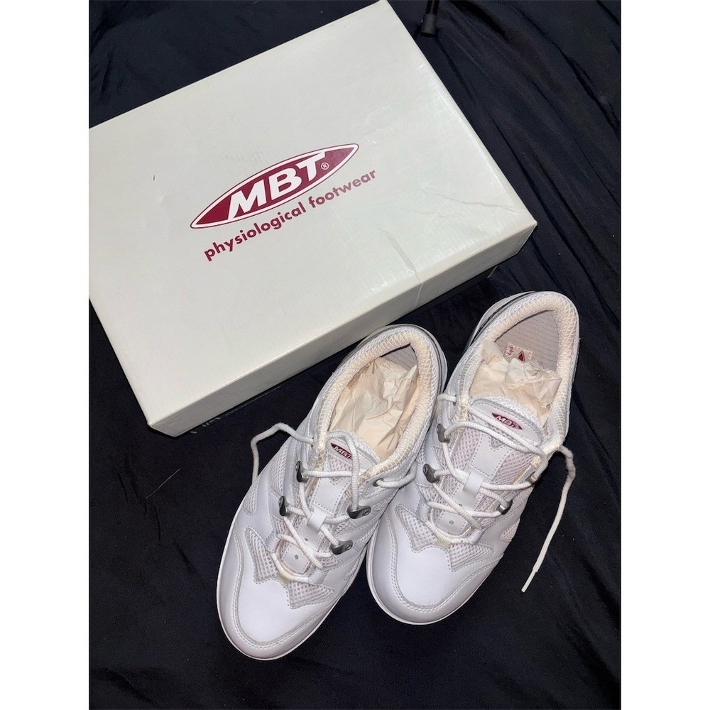 MBT Walking Sneakers Women 9.5 White leather Rocker Sole Lace Up Low Top support